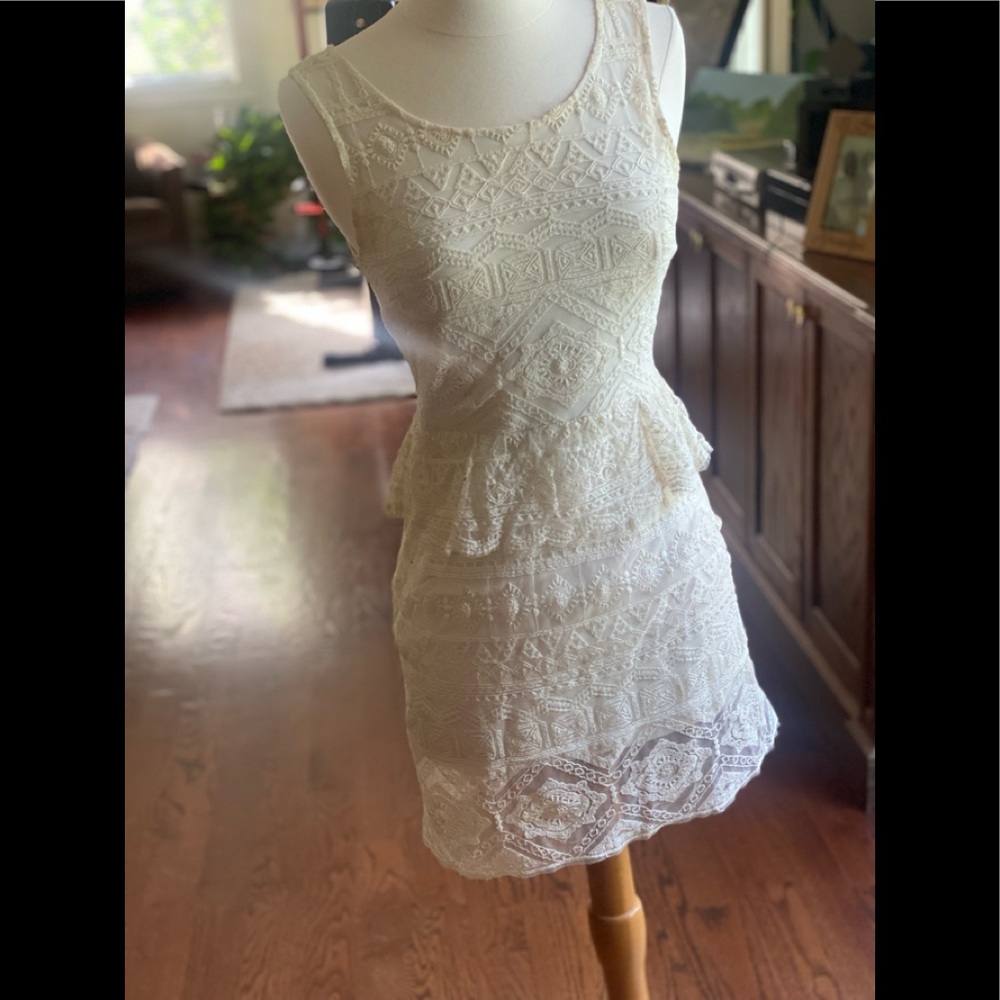 American Eagle outfitters cream dress a lace size 0